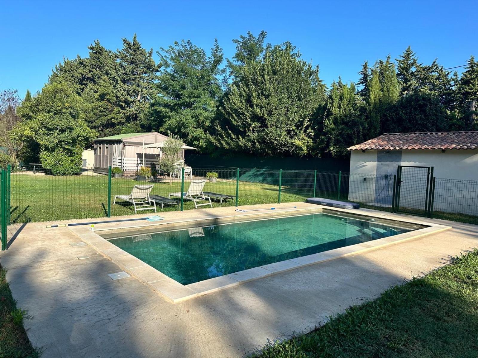 Avignon, joli chalet en campagne très proche de la ville Extérieur photo